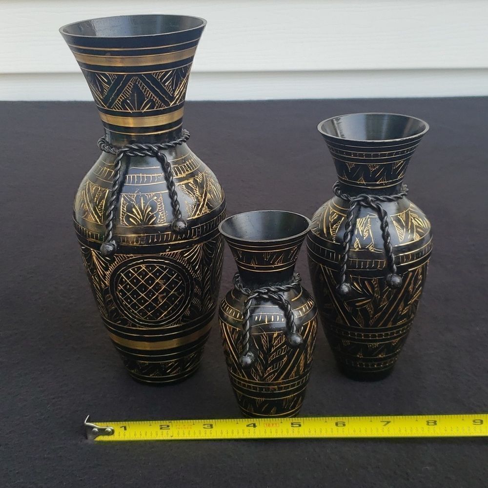 Set of 3 Vintage Painted Brass Urns Vases with Gold Etching - Made in India - Picture 4 of 9